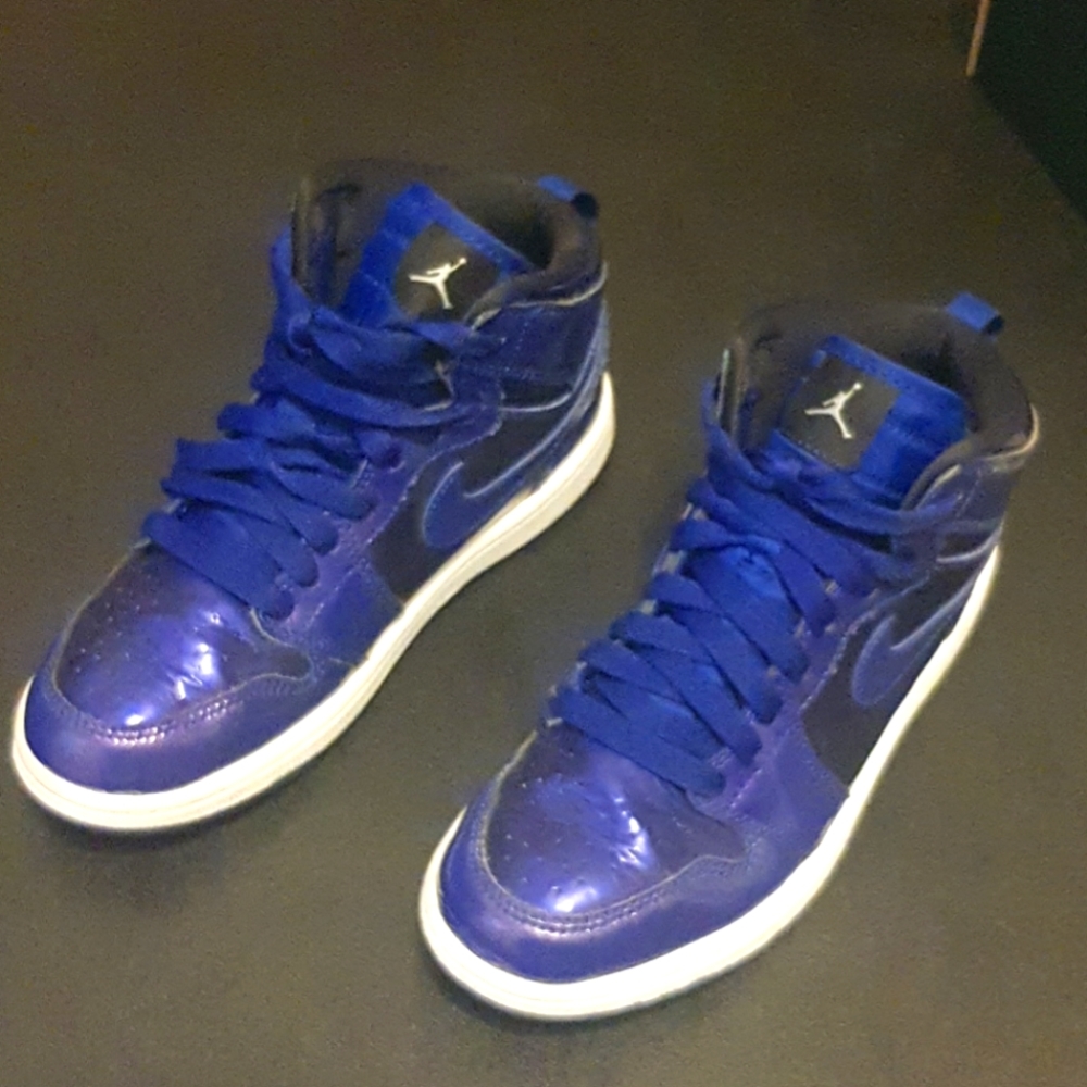 Youth Jordan 1 Retro High BP size 2Y